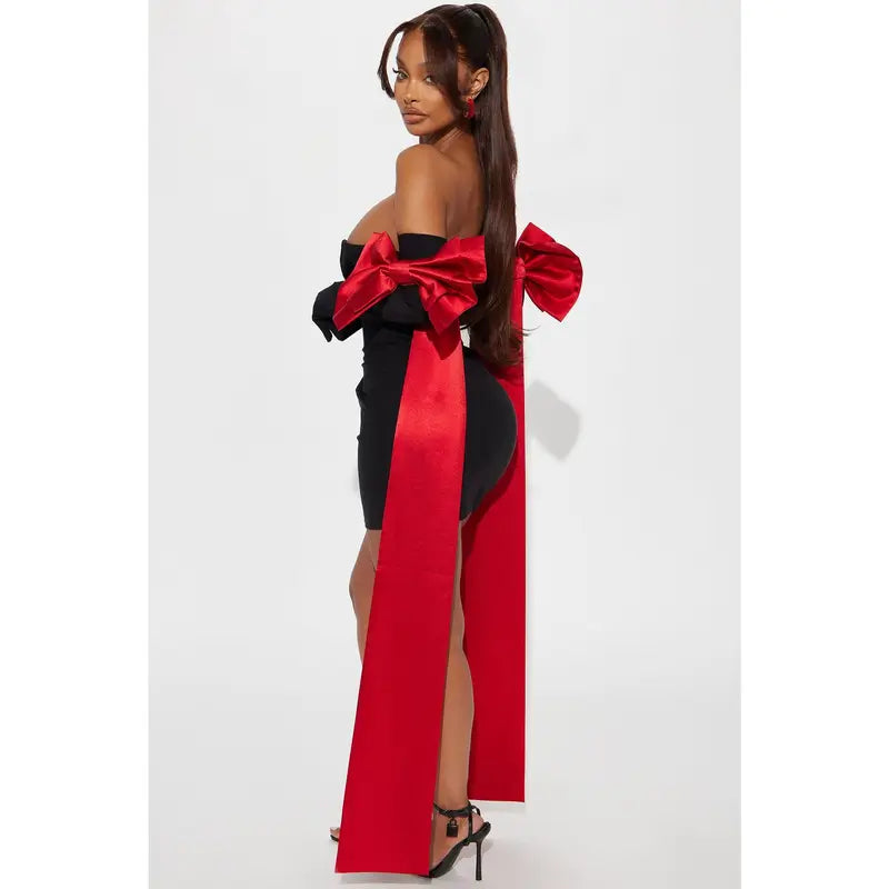CONJUNTO VESTIDO MINI  SIN TIRANTES LAZOS ROJOS