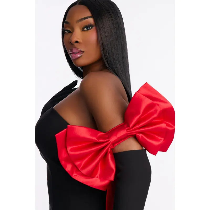 CONJUNTO VESTIDO MINI  SIN TIRANTES LAZOS ROJOS
